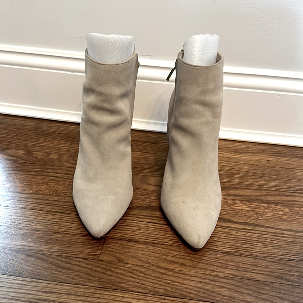Cream suede Kenneth Cole ankle booties size 9M